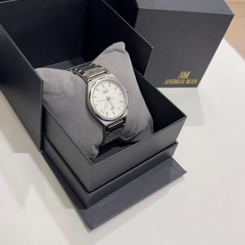 ساعة رجالي ابيض