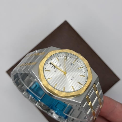 ساعة فيندر بلو