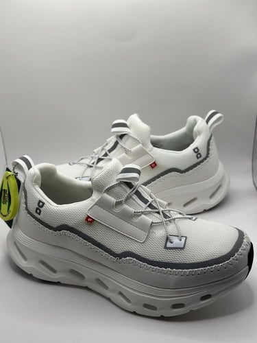 شوز كاجوال ابيض بتصميم رياضي من on