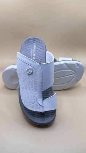 حذاء مرسوم F1