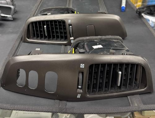 ديكور + ريش مكيف لاندكروزر رصاصي من 2003 - 2007