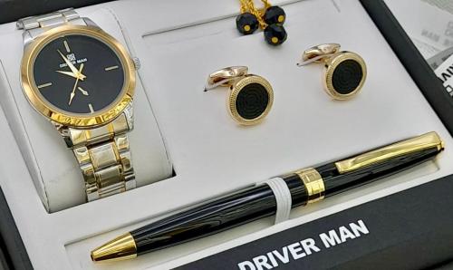 طقم رجالي باللون الفضي والذهبي و الميناء الأسود مع...