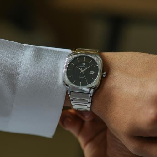 ساعة رجالية بسير ستيل بلون الفضي و الميناء بالأسود