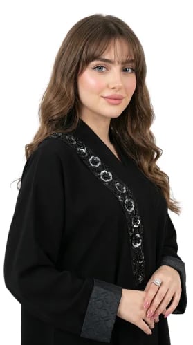عباية كريب سوداء بتطريز كلفة وتدخيلات جاكار على الأكمام - OS323