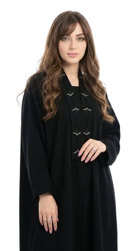 عباية نواعم سوداء بتطريز خرز أسود وأبيض على الصدر - OS361