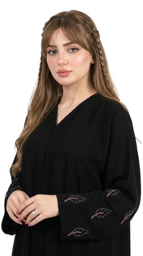 عباية كريب سوداء بتطريز ورود على الأكمام - OS337