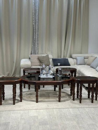 طقم طاولات ضيافة سطح زجاج مراية
