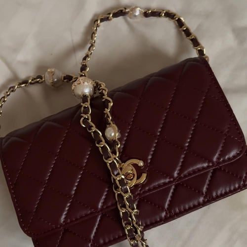 شانيل عنابي