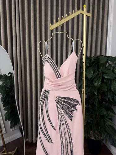 فستان فخم بكل المقاييس