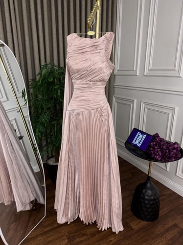 فستان فاخر يمنحك منضر ملفت