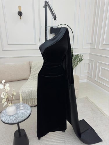 فستان مخمل كوري انيق