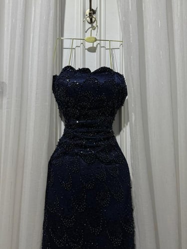 فستان كحلي غامق تطريز