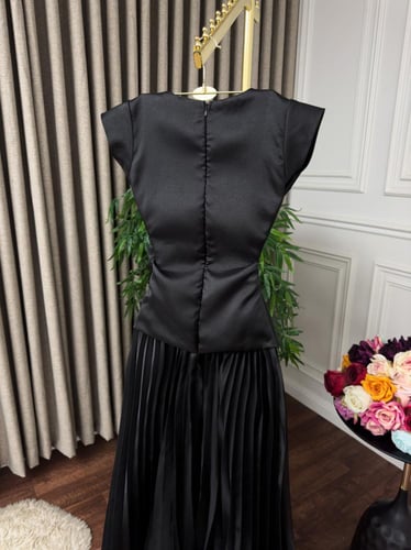 فستان مشجر بجانب الخصر لإطلالة أنثوية