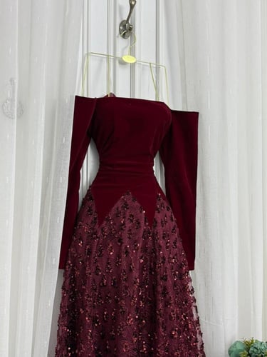 فستان مخملي خمري انيق يلمع