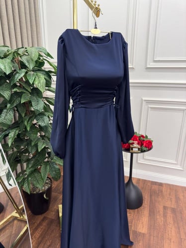 فستان كحلي ناعم