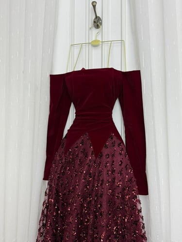 فستان مخملي خمري انيق يلمع