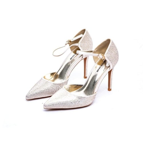 حذاء نسائي أسود لامع بكعب عالٍ ، مغلق من الأمام و...