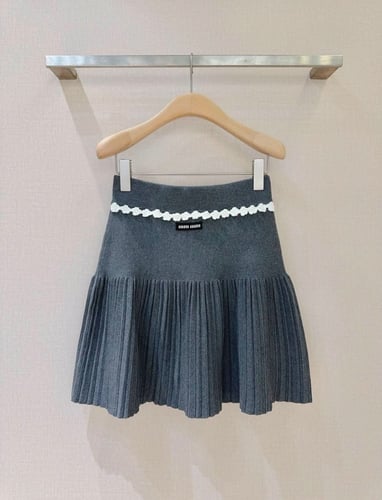 تنورة miumiu