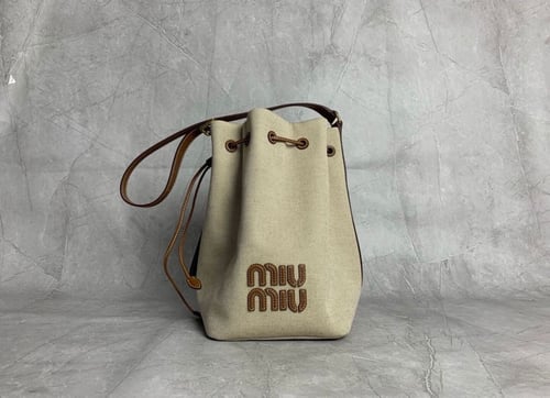 حقيبة miumiu