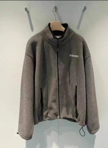 Sweatshirt miumiu الصوفي