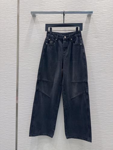 جينز Loewe