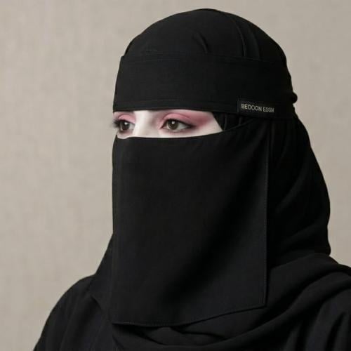 نقاب أسود ملكي بتصميم مريح وعصري