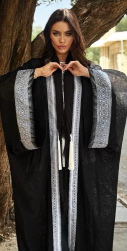 BLACK KIMONO BISHT