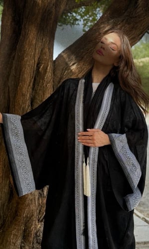 BLACK KIMONO BISHT