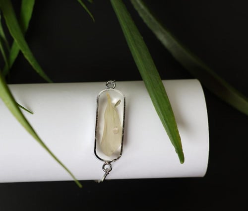 سوارات يد بتصميم أزهار طبيعية