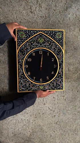 ساعة الجدار التراثية - أناقة الزمن بطابع أصيل