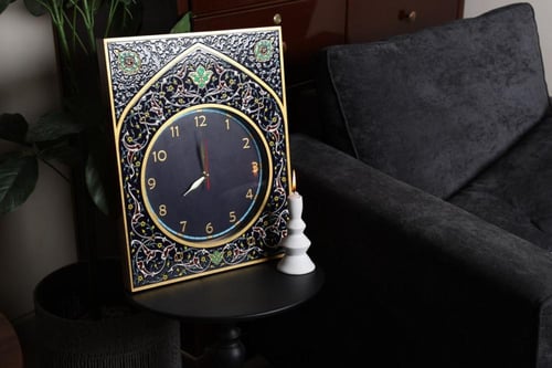 ساعة الجدار التراثية - أناقة الزمن بطابع أصيل
