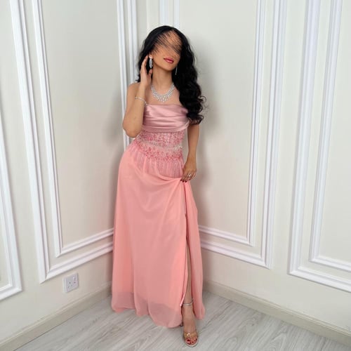 فستان وردي بشك علا الخصر