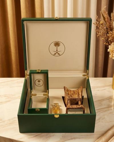 فخامة الأصالة: شنطة عود ومبخرة متكاملة