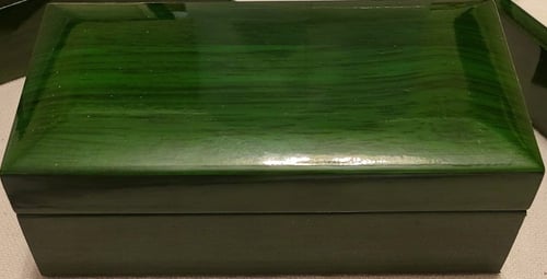 علبة خشبية فاخرة