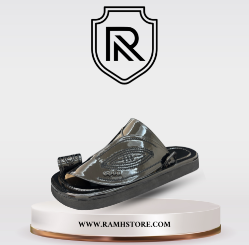 حذاء شرقي - اسود لامع مطرز