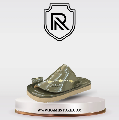 حذاء شرقي - زيتي لامع مطرز ذهبي