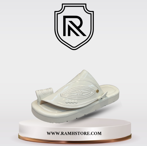 حذاء شرقي -أبيض لامع مطرز