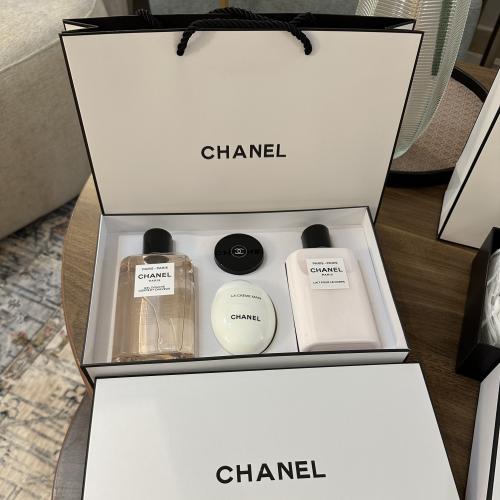 مجموعة شانيل مع ملحقاته