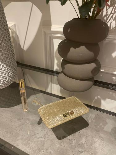 عطر جيمي شو الأصلي ١٠٠٪ ( ٧.٥ مل)