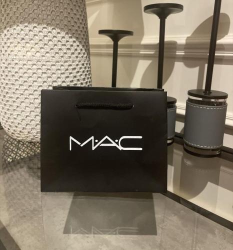 كيس M.A.C حجم صغير