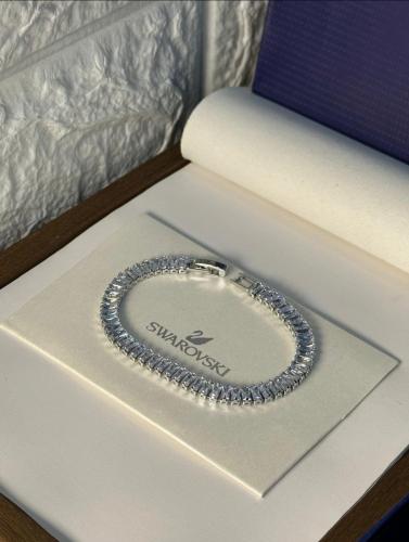 أسوارة سواروفسكي مع ملحقاته