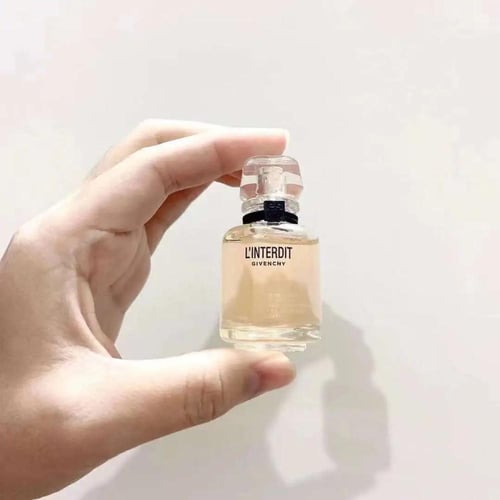 مجموعة جيفينشي (٣ ارواج + عطرين) مع ملحقاته