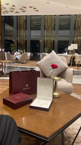 طقم كبير أقنر ( سلسال & حلق )