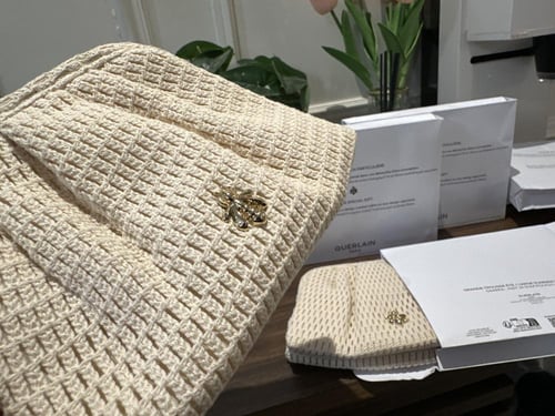 شنطة مكياج من براند جيرلان ( اصلي)