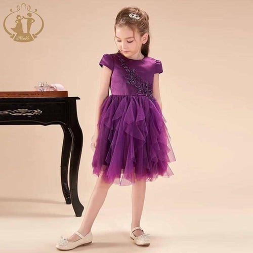 فستان أبيض ناعم ذات جودة عالية