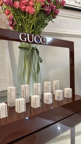 بوكس قوتشي العنابي