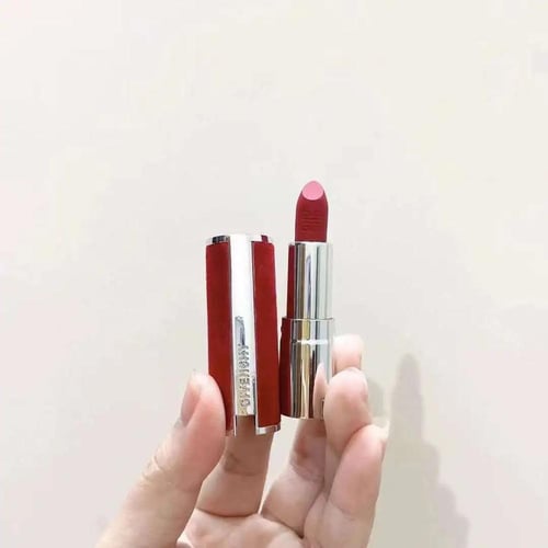 مجموعة جيفينشي (٣ ارواج + عطرين) مع ملحقاته