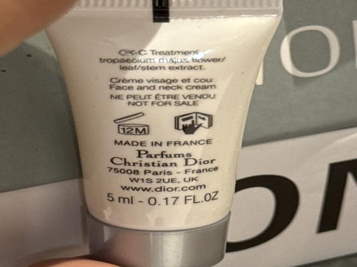 شنطه مكياج ديور الأنيقة