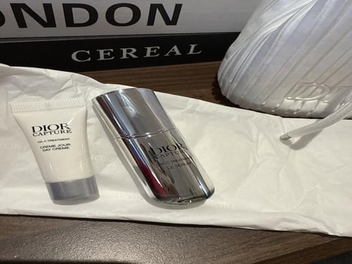 شنطه مكياج ديور الأنيقة