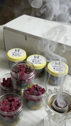 4 علب مستكة معطرة